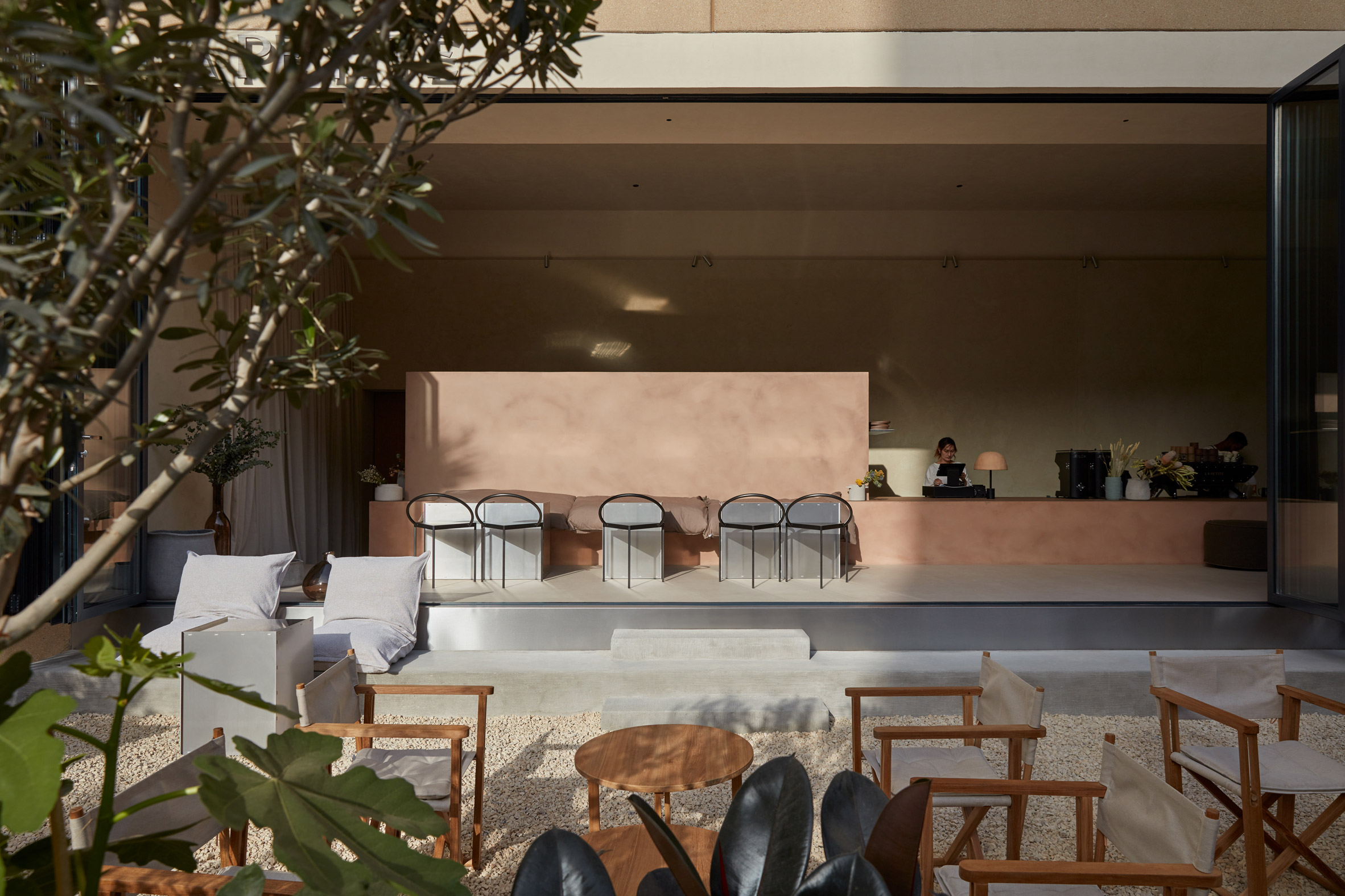 A cafe in Abu Dhabi gets an earthtoned rehaul Round City